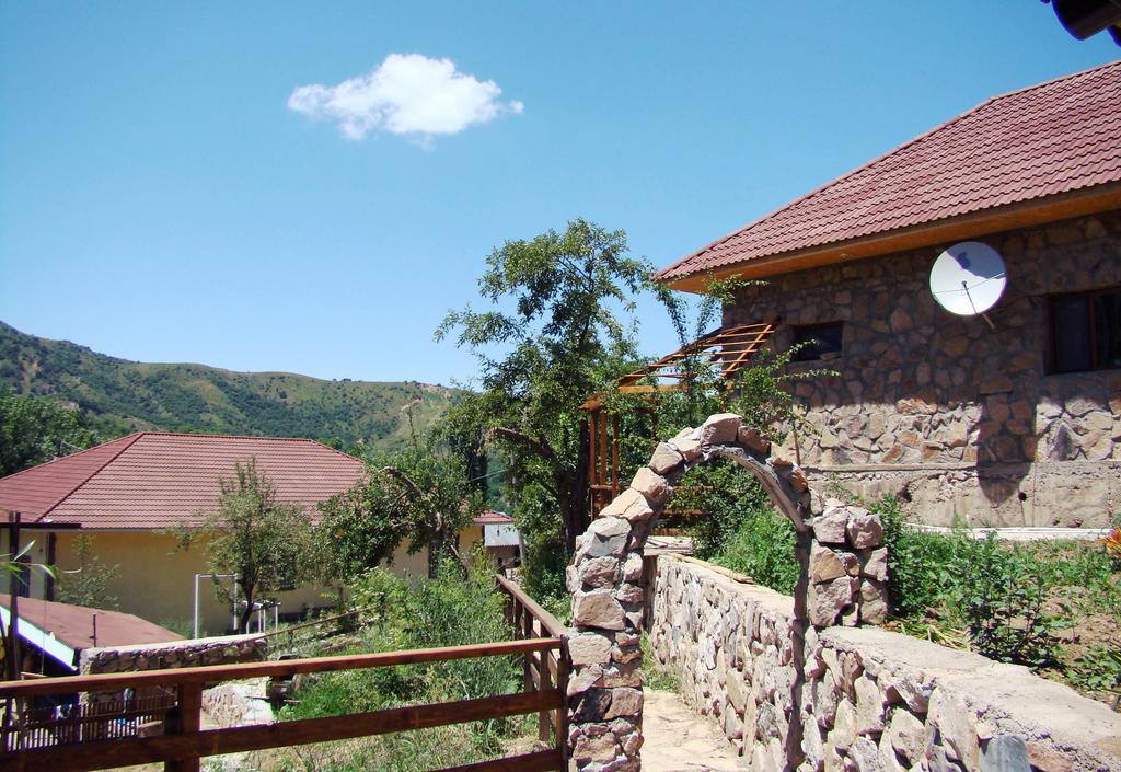 Гостевой Дом Chimgan Apple Garden Экстерьер фото